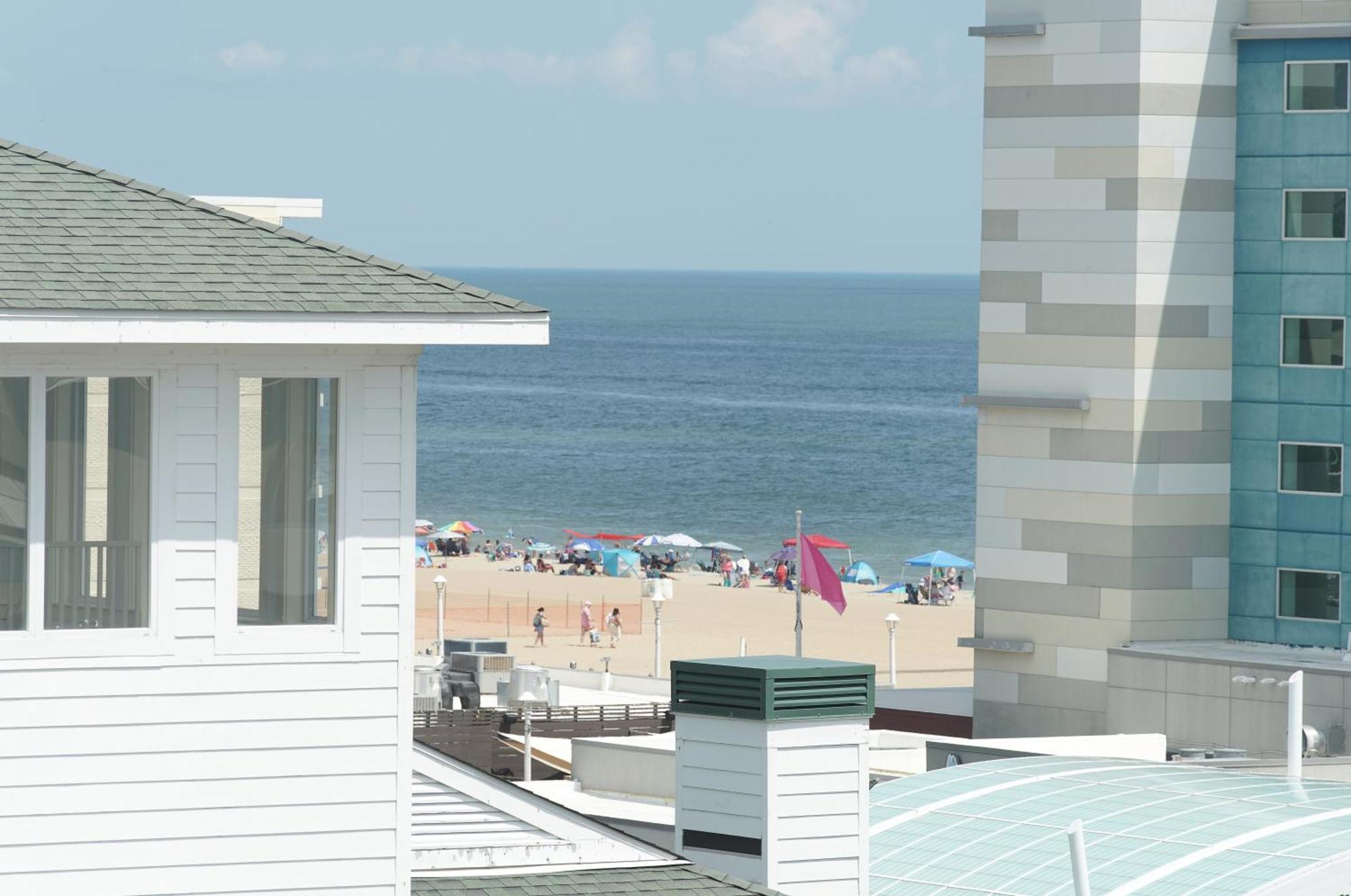 Howard Johnson By Wyndham Virginia Beach At The Beach Exterior foto
